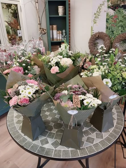 Tulipa Blomster & Havedesign tilbyder buketter, friske blomster og gavekurve i selvbetjening hver dag