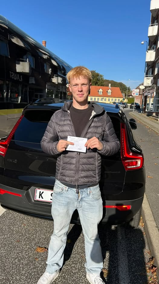 Kenneth Sand Køreskole ønsker Kasper Christensen tillykke med den beståede køreprøve