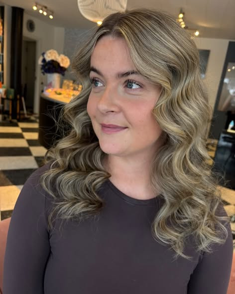 Chlou fremhæver Allys smukke nye look skabt af Julie