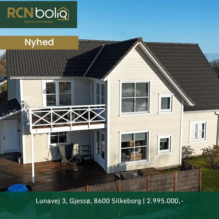 RCN Bolig Silkeborg præsenterer lys og rummelig villa i naturskønne Gjessø
