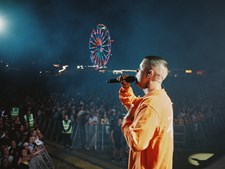Lukas Graham og lokale gymnasier donerer pant og laver genbrugskunst til fordel for WWF Verdensnaturfonden