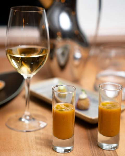 Restaurant Under Klippen byder på signaturmenu med delikate retter og snacks