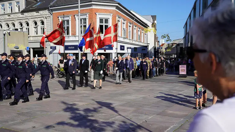 Thisted hylder veteraner med optog på flagdagen, 84-årig FN-soldat deltager