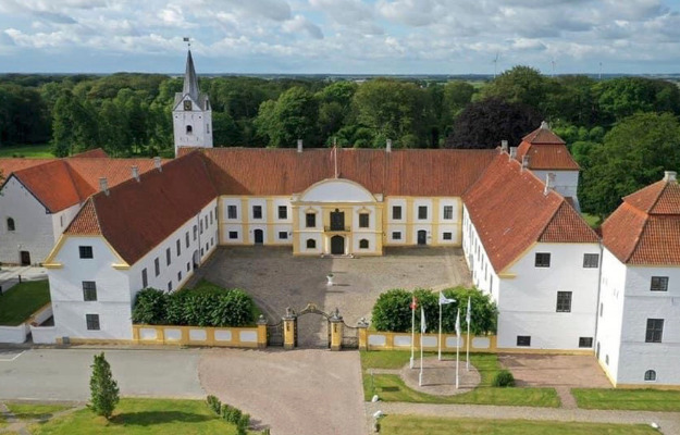 Historien om Hundslund Kloster, det nuværende Dronninglund Slot 