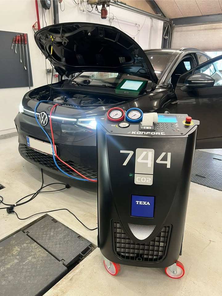 Vittrup Auto udfører aircondition-service på benzin-, diesel- og elbiler