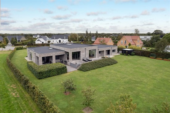 Top 6 over dyreste boliger til salg i Varde. Priser op til 12.995.000 kr