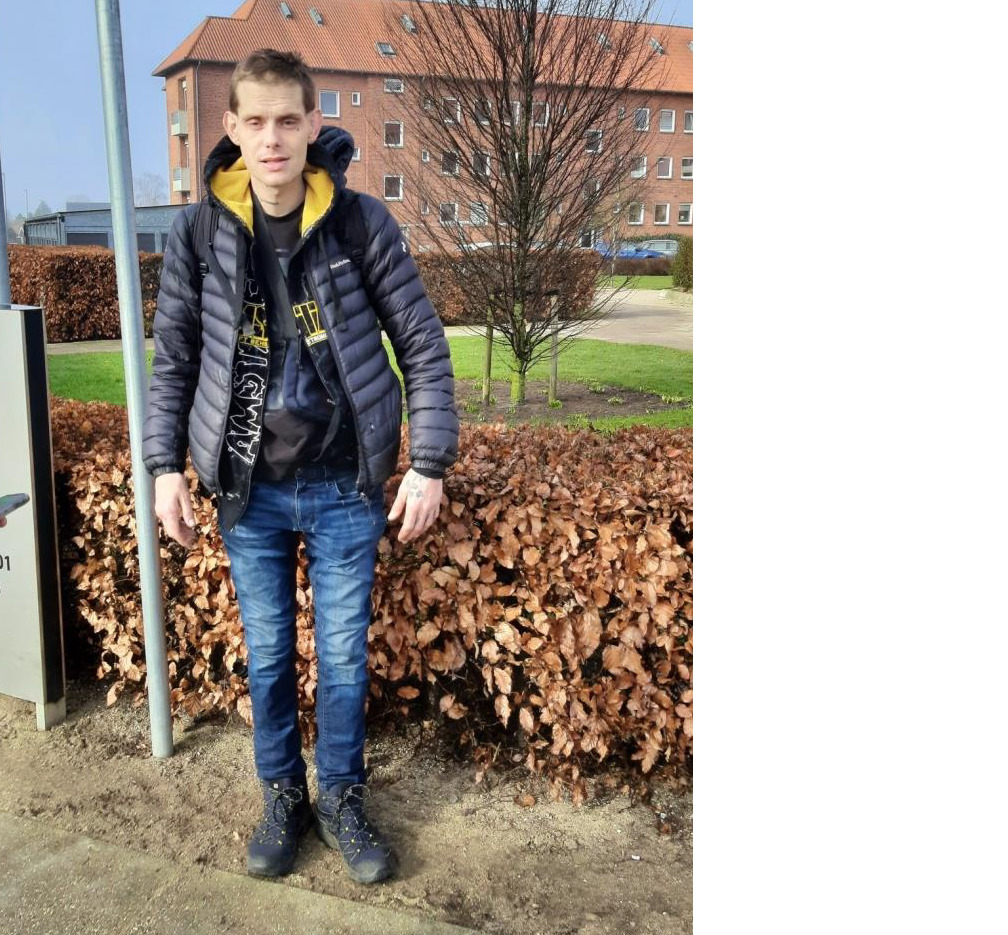 Efterlysning: Mistænkt for at medvirke til knivoverfald