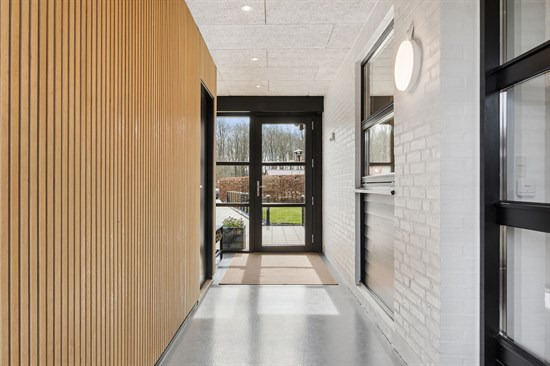 Luksusbolig netop kommet til salg i Løgstrup: Se hvad du skal smide for Løgstrups dyreste adresser her