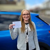 Simone fik kørekortet i hus i Løgstørs smalle gader