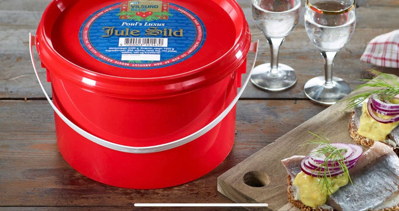 Hanstholm Auction Buyer præsenterer Pouls Julesild – Danmarks bedste marinerede sild er klar nu
