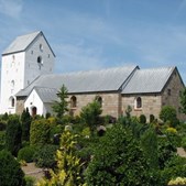 Aftensang i Gjøl Kirke: Fællessang og kaffe under åben himmel