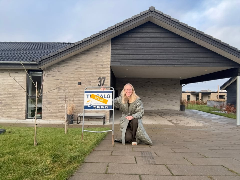 EDC Hedensted fejrer salg på Lille Dalby Ager 37: Tillykke til køber og sælger