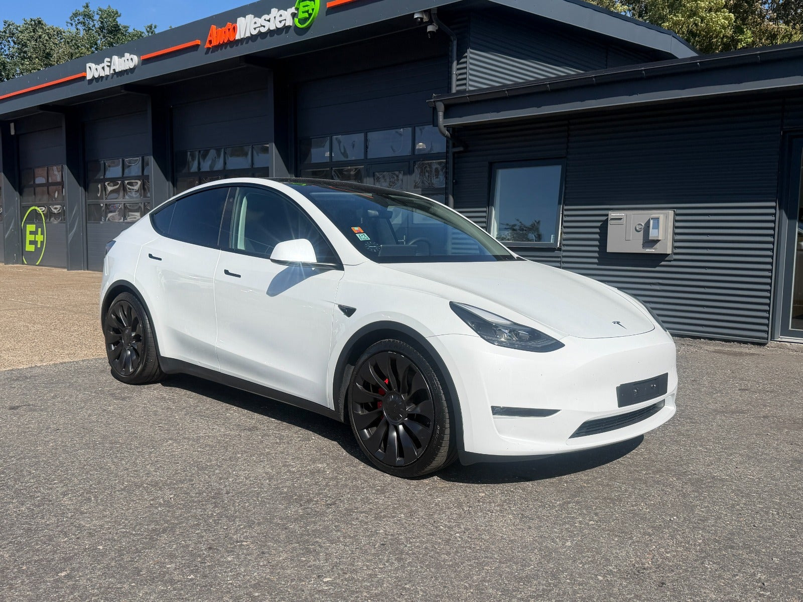 Pris op til 279.900 kr! Se de dyreste biler til salg i Hjallerup