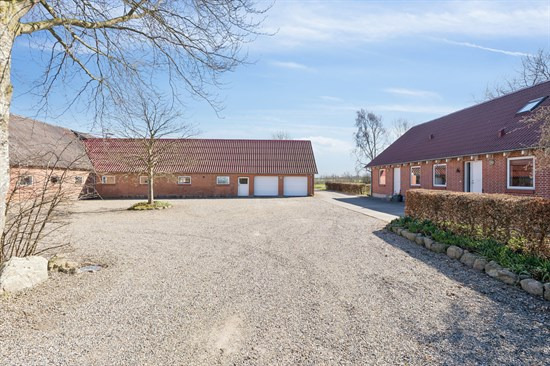 Nøddelundvej 61 og 2 andre boliger er kommet til salg denne uge i Bjerringbro - se boligerne her.