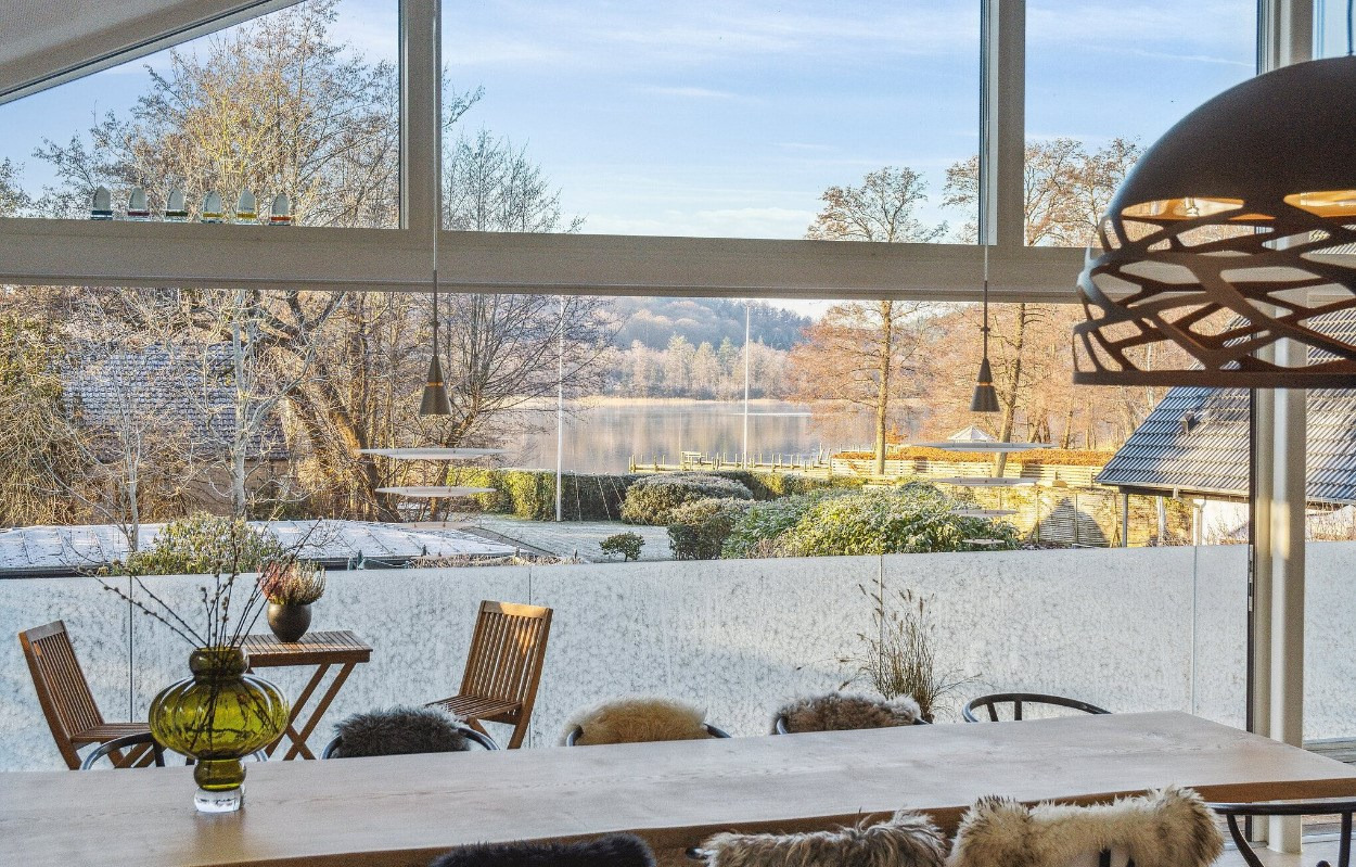Åbent hus med tilmelding på Sejs Søvej 72: Luksusvilla med søudsigt i Silkeborg byder besøgende velkommen