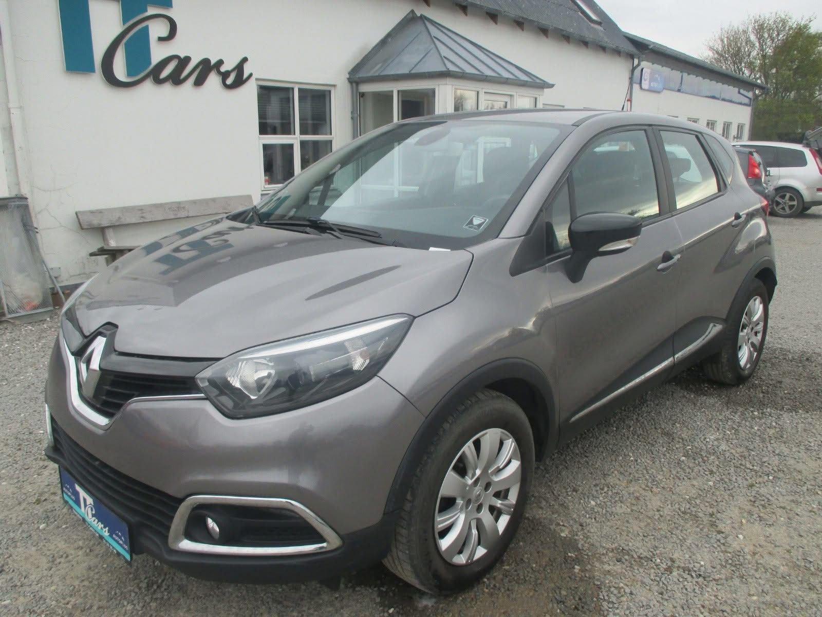 TT CARS ApS tilbyder Renault Captur og opfordrer til at tagge interesserede