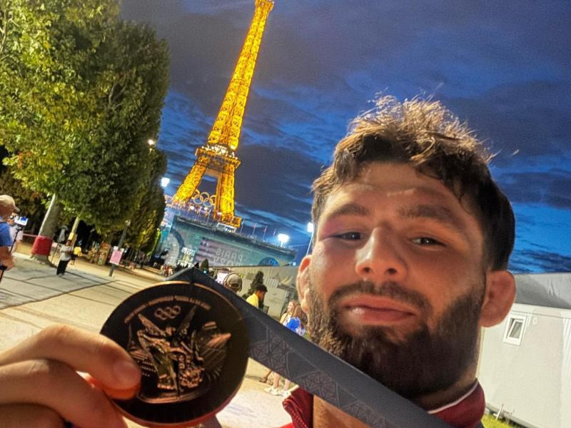 OL-bronzevinder i brydning fortæller om hele vejen til sejrsskamlen i Paris 