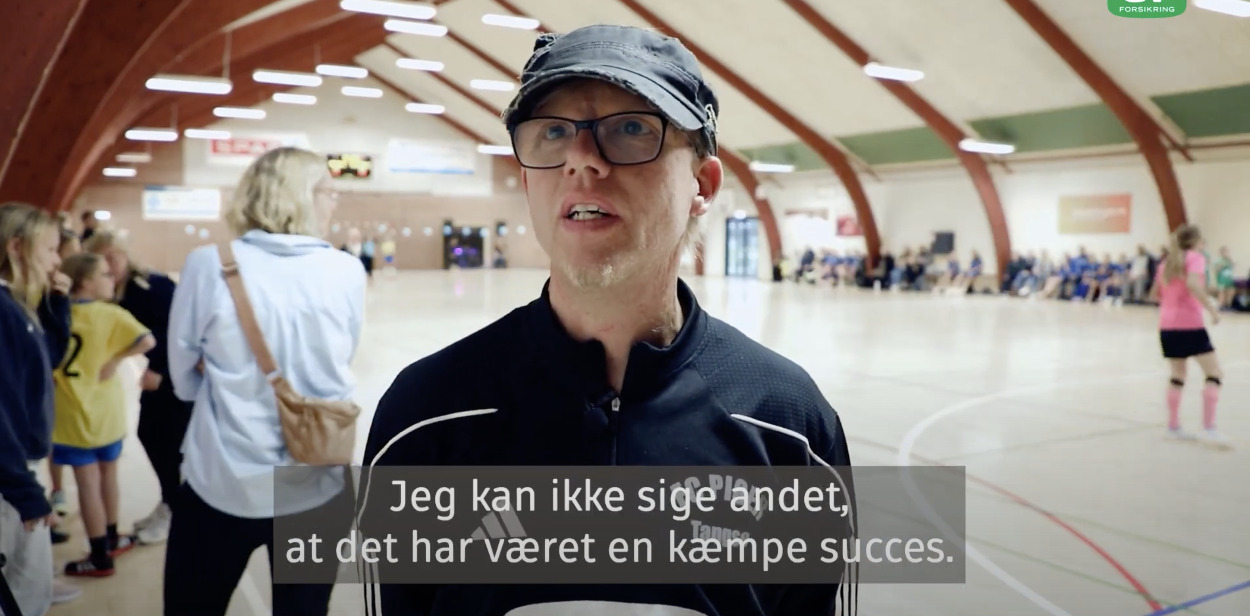 Se reportagen her: FC Piger samlede ind til Kræftens Bekæmpelse - "Det har været en kæmpe succes"