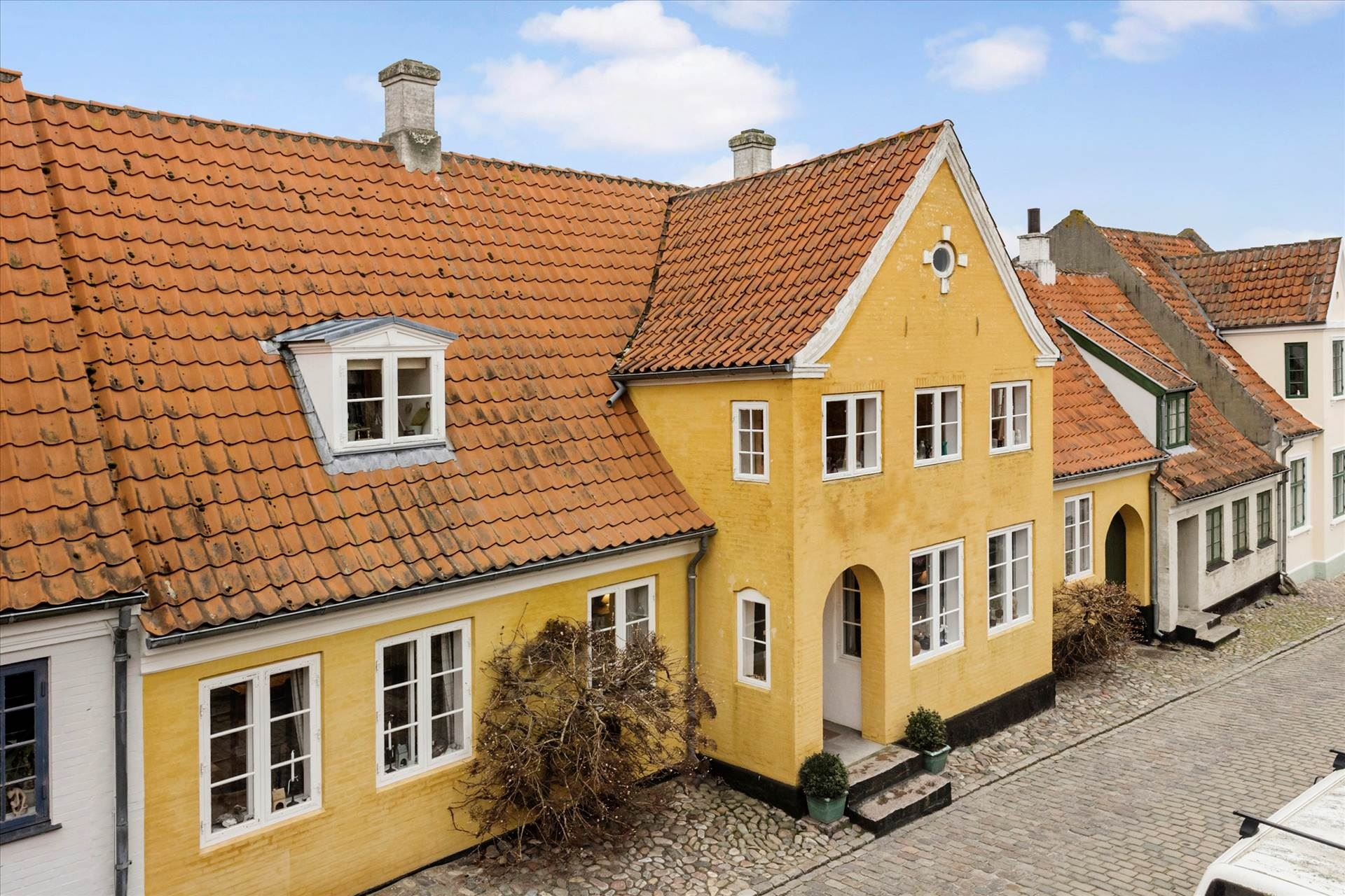 En ren boligdrøm på [m² på dyreste bolig] m² til 9,0  mio. kroner er nu komme til salg i Ærøskøbing: Se hvor de dyreste boliger til salg i Ærøskøbing er