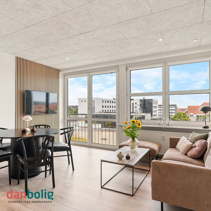 Flot renoveret lejlighed i hjertet af Randers med sydvestvendt udsigt