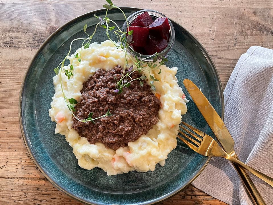Helles Køkken ApS tilbyder millionbøf med kartoffelmos til kun 70 kr. 9. oktober