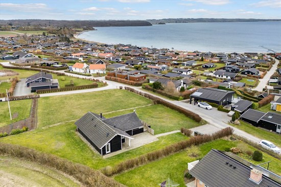 Rypevej 2 og 2 andre boliger er kommet til salg denne uge i Rønde - se boligerne her.