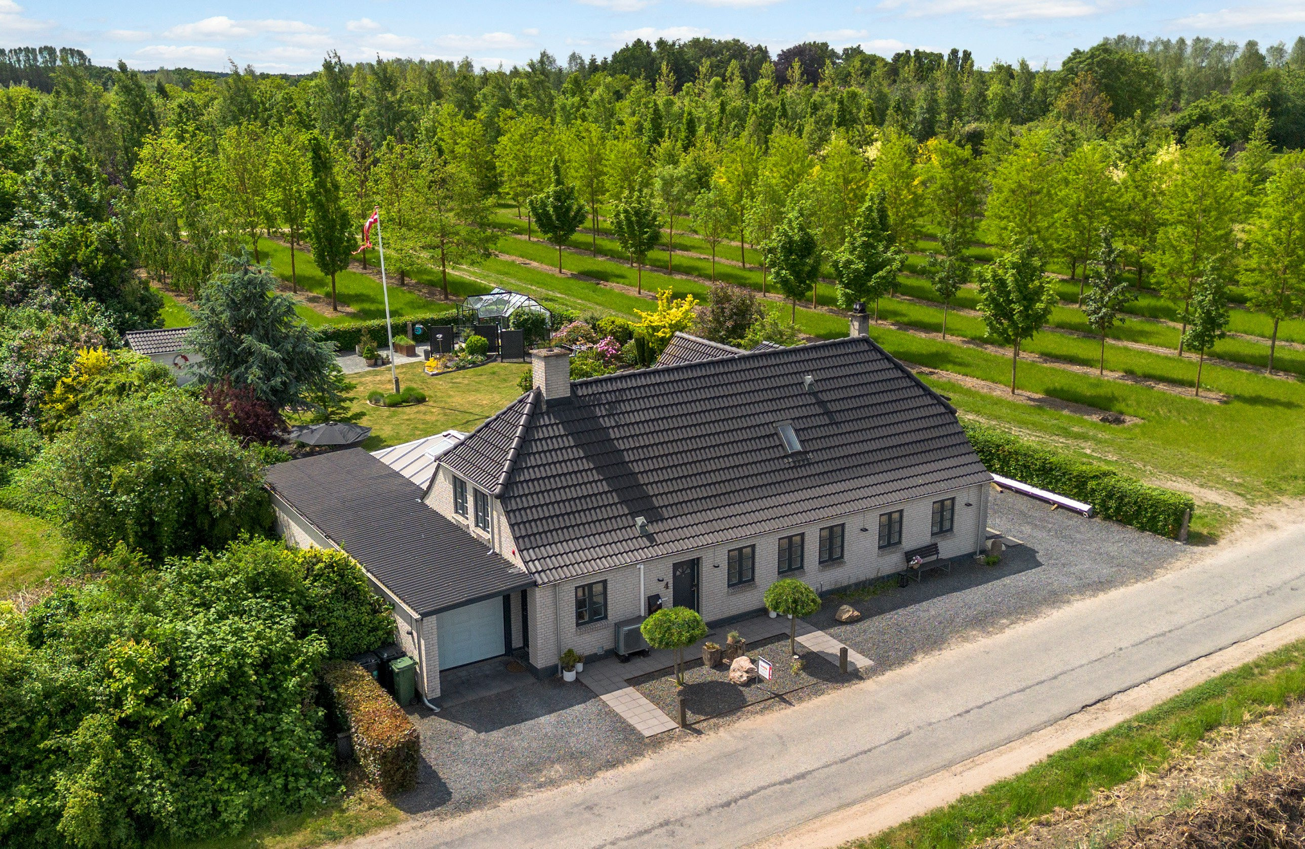 Øvej 4 og 2 andre boliger er kommet til salg denne uge i Langeskov - se boligerne her.