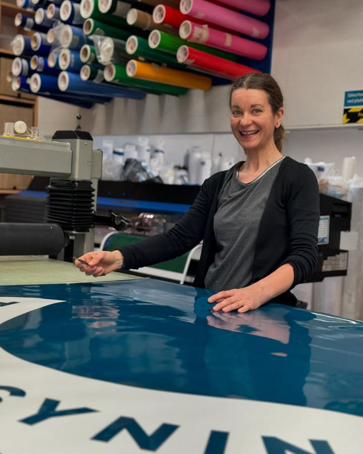 Tine er tilbage hos Skrannies Skilte & Reklame ApS: Velkommen hjem!