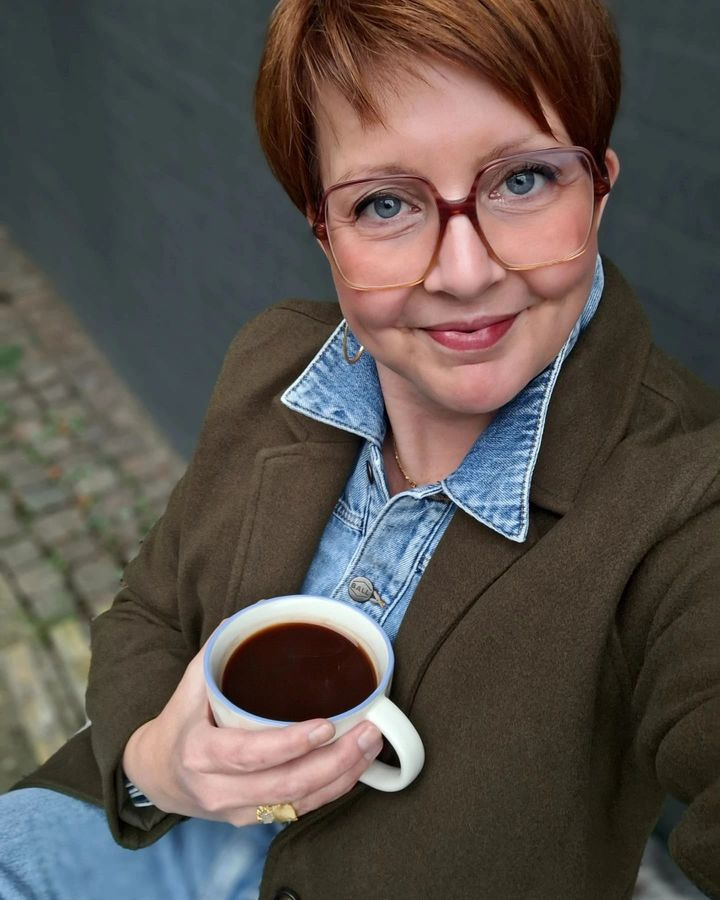 Lux By Jakobsen inviterer til shopping torsdag i Struer: Opgrader din garderobe med nye frakker og accessories