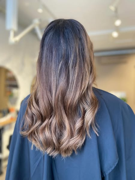 Hairways fremhæver efterårets trend: Chocolate brown balayage med Mille