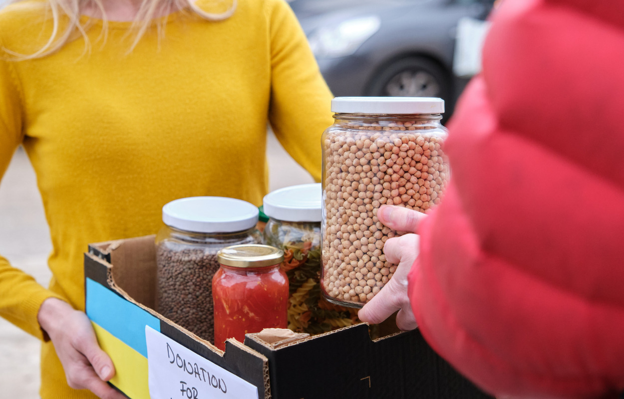 Ukrainske flygtninge modtager overskudsvarer og maddonationer