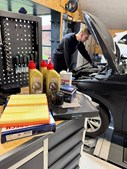 Autotekniker v/Kim Skytthe tilbyder service efter fabrikantens forskrifter for alle bilmodeller