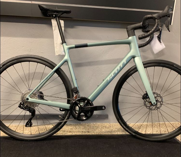 Birks Bike Shop ApS tilbyder carbon landevejscykel med el-gear til kampagnepris