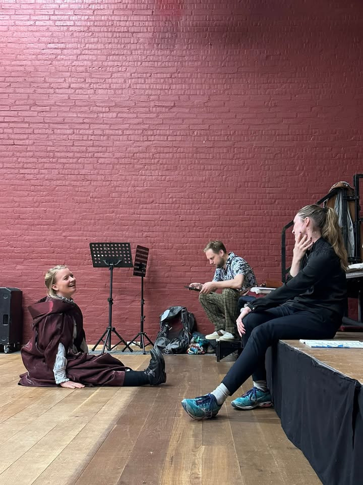 Operaen i Midten starter prøver på familieforestillingen Rødhætte