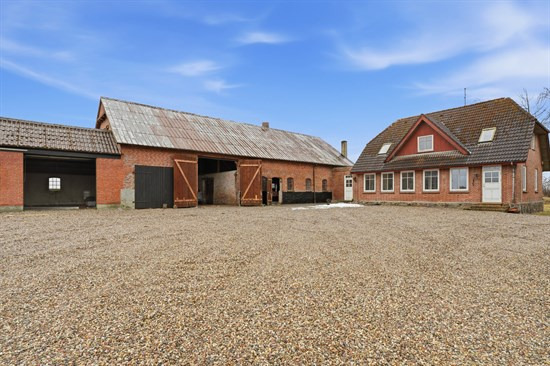 Skravevej 21 og 1 anden boliger er kommet til salg denne uge i Rødding - se boligerne her.