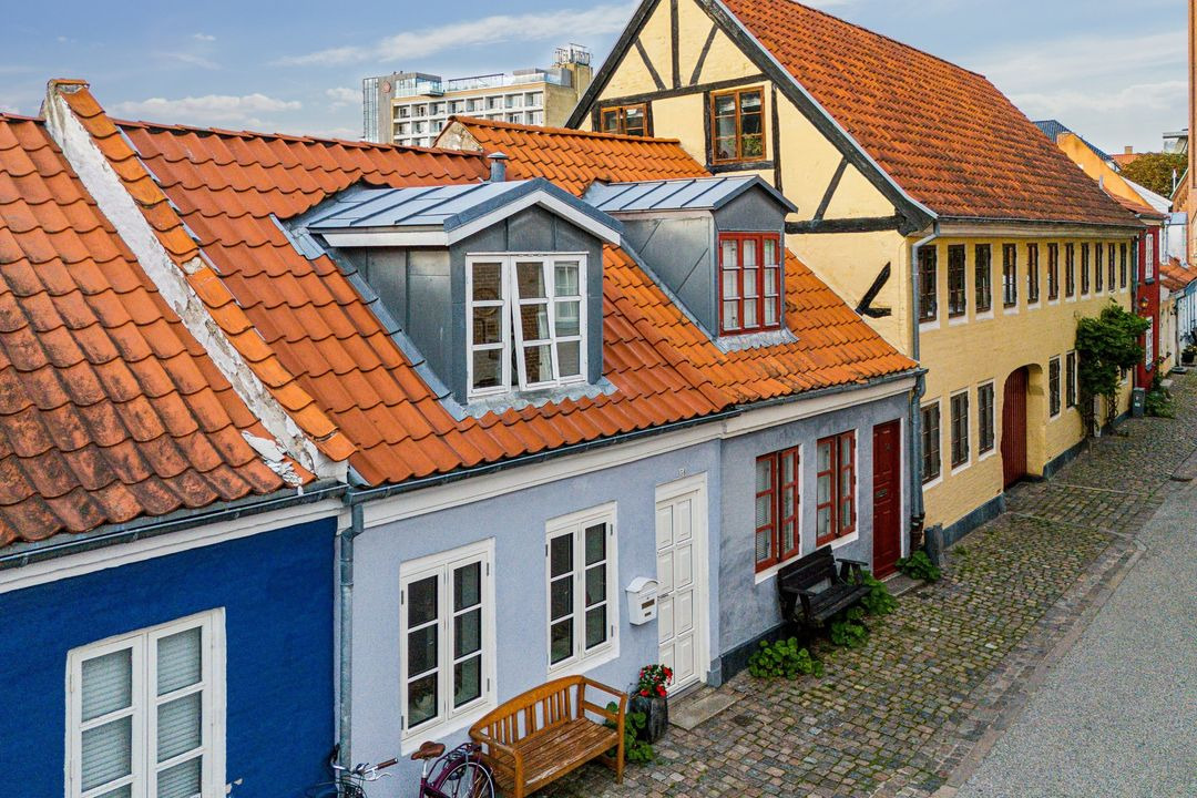 Ejendomsmæglerne Hansen & Thoft præsenterer charmerende byhus i Aalborg til ny reduceret pris