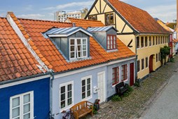 Ny skarp pris fra Ejendomsmæglerne Hansen & Thoft: Charmerende byhus i hjertet af Aalborg nedsat med 100.000 kr.