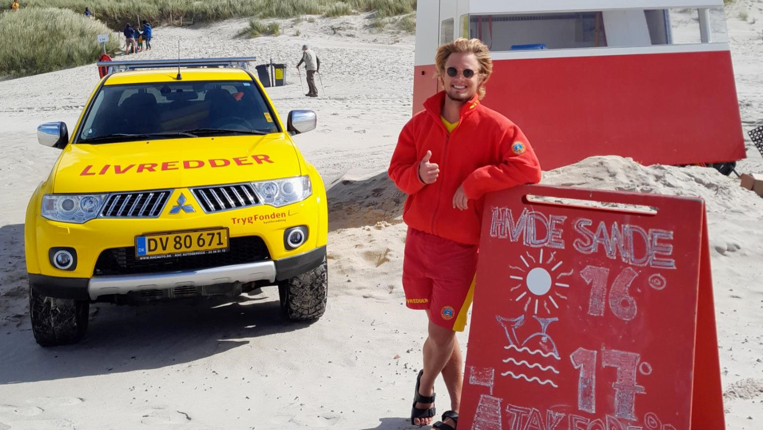 Livredderne i Hvide Sande takker af for i år: Vinden skabte farlige situationer for badegæsterne