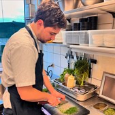 Café Bryggen introducerer kokken Will fra Canada, der elsker ramen