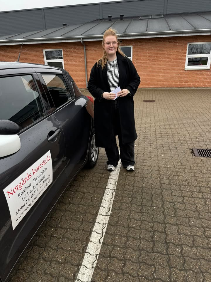 Nørgaards Køreskole ønsker tillykke til Menja Hassellager med nyerhvervet kørekort