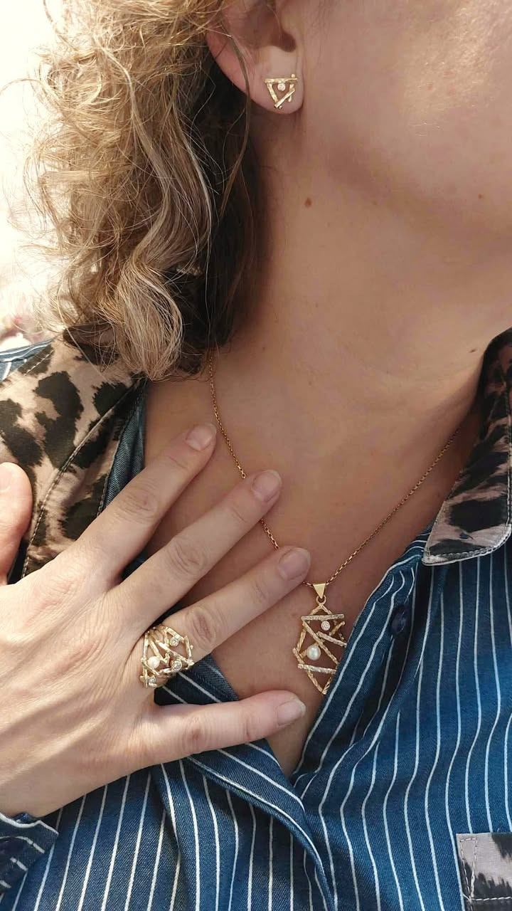 Smykkedesigner Helga Winther skaber smukt matchende sæt til tilfreds kunde