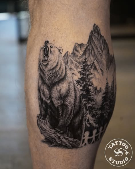 Tattoo Studio 96 viser detaljeret black & grey tattoo med bjørn og bjerglandskab