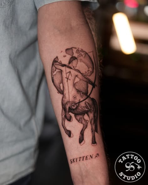 Tattoo Studio 96 Aarhus viser et personligt Skytten-motiv