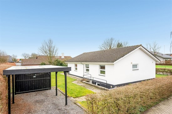 Hjelmsvej 8 og 3 andre boliger er kommet til salg denne uge i Vejen - se boligerne her.