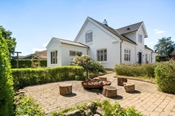 Top 6 over dyreste boliger til salg i Solbjerg. Priser op til 8.195.000 kr