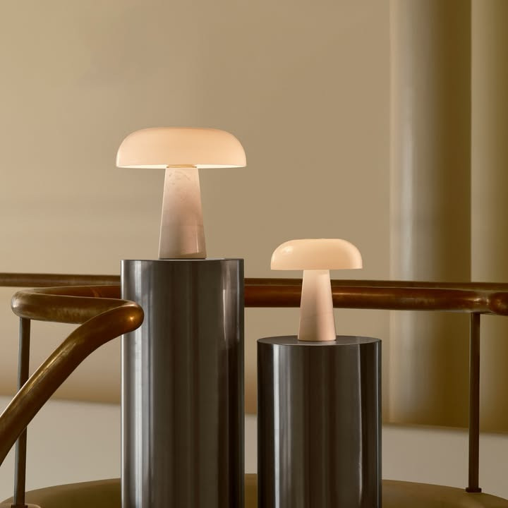 Bolighuset Thisted introducerer glossy mini bordlampe i tre farver