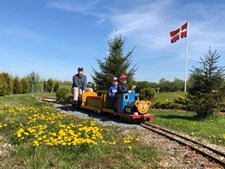 Normal køredag i Modelparken Danmark skaber minder for livet