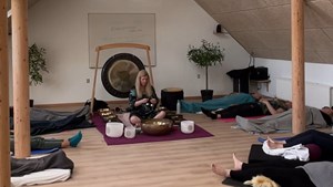 Få det bedre med torsdags klang og gongbad i Vamdrup
