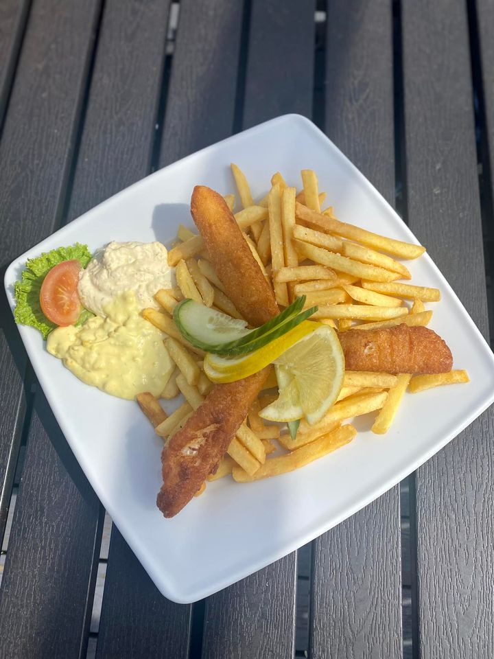 Havnens fisk og grill tilbyder fish’n’chips til 109,- fredag d. 1/11