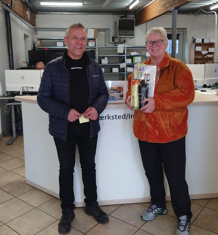 Vibeke Fogh Emcken vinder kundetilfredshedskonkurrence hos Jørgen Laursen A/S Viborg afdeling